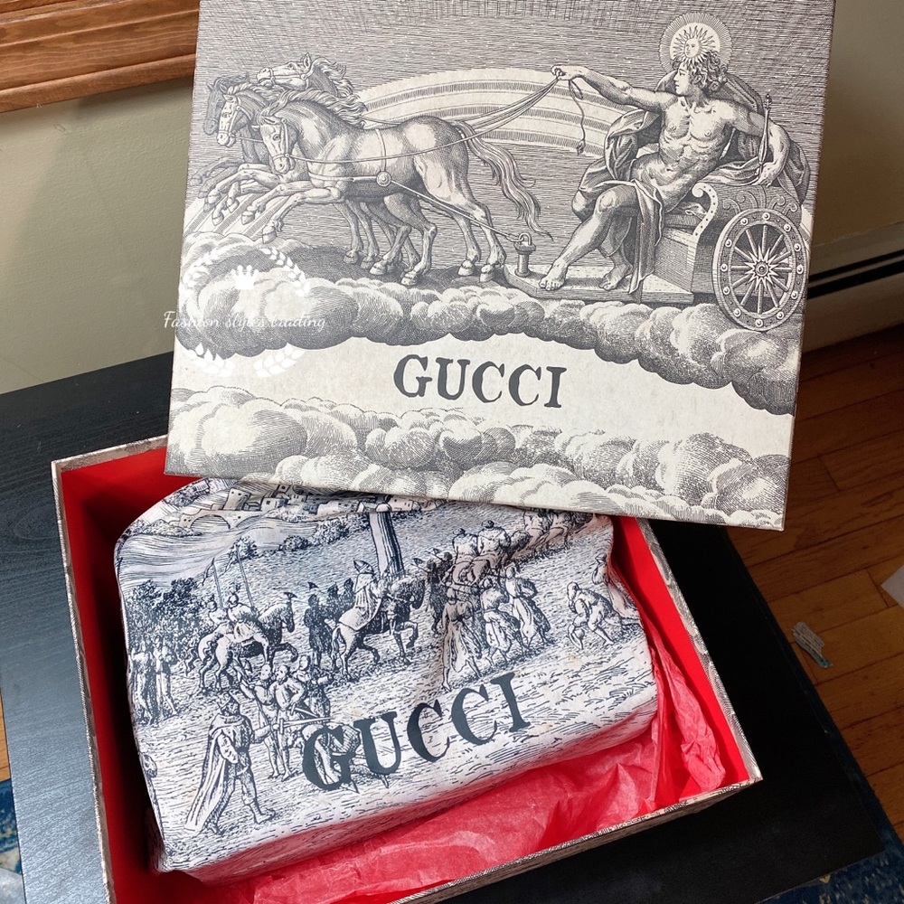 GUCCI GG-Ring Leather Shoulder Bag - Picture 12 of 13